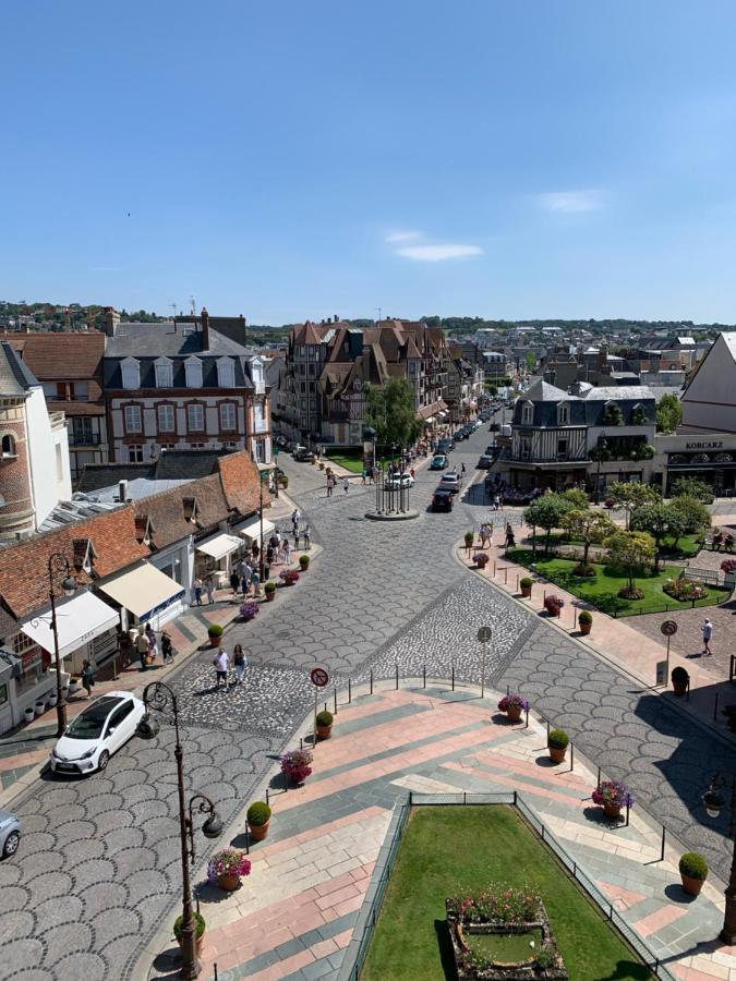 Duplex Au Coeur De Deauville Avec Vue Imprenable Et Parking Prive エクステリア 写真