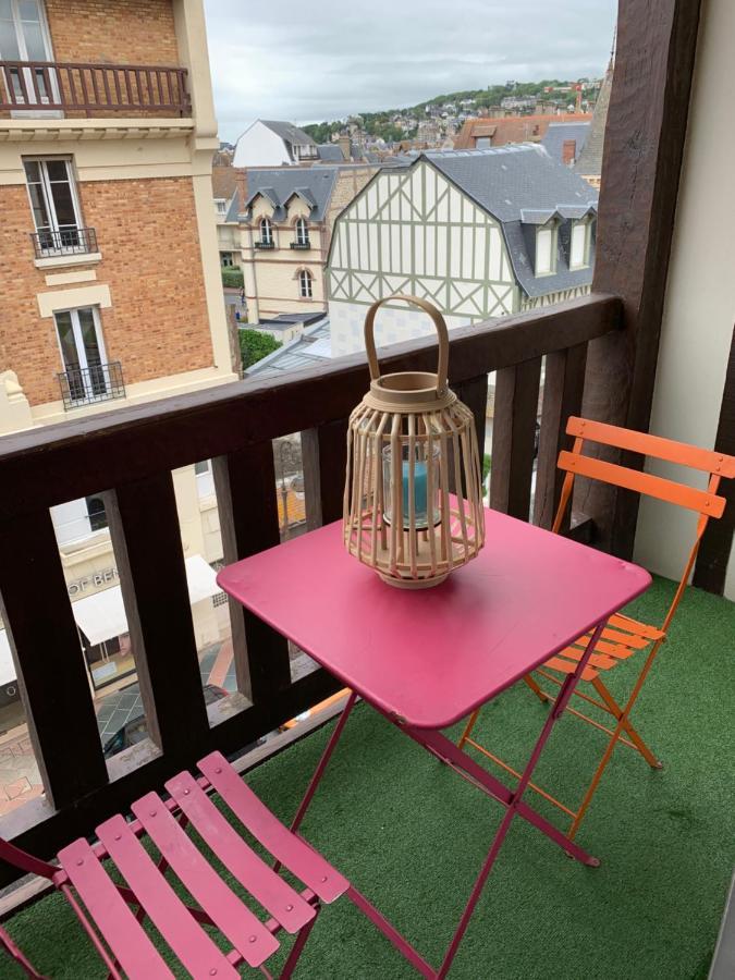 Duplex Au Coeur De Deauville Avec Vue Imprenable Et Parking Prive エクステリア 写真
