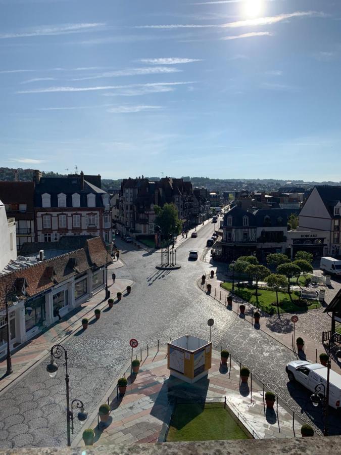 Duplex Au Coeur De Deauville Avec Vue Imprenable Et Parking Prive エクステリア 写真