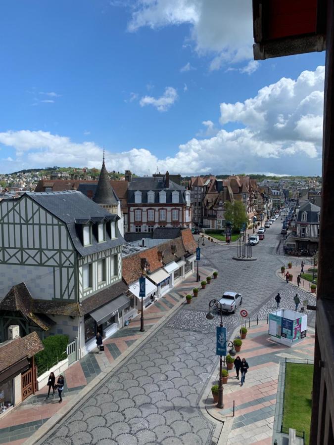 Duplex Au Coeur De Deauville Avec Vue Imprenable Et Parking Prive エクステリア 写真