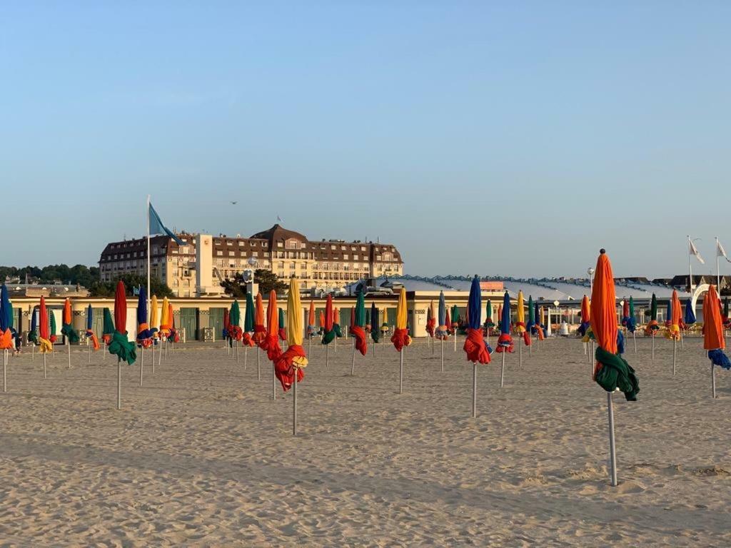 Duplex Au Coeur De Deauville Avec Vue Imprenable Et Parking Prive エクステリア 写真