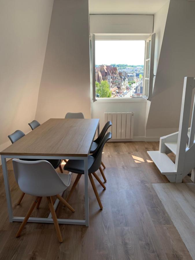 Duplex Au Coeur De Deauville Avec Vue Imprenable Et Parking Prive エクステリア 写真